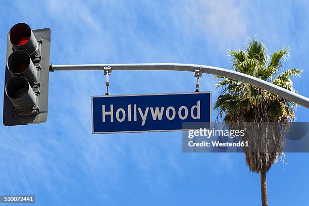 usa, california, los angeles, hollywood, sign and traffic light - hollywood los angeles stock-fotos und bilder