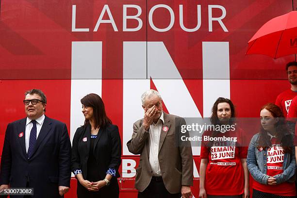 Tom Watson, deputy leader of the U.K. Opposition Labour Party, left, Gloria De Piero, shadow minister for young people and voter registration for the...