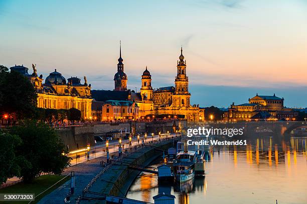 germany, saxony, dresden, view of bruehl's terrace, sekundogenitur, hausmann tower, house of the estates, dresden cathedral, semper opera house and augustus bridge with elbe waterfront in the evening - sekundogenitur stock-fotos und bilder