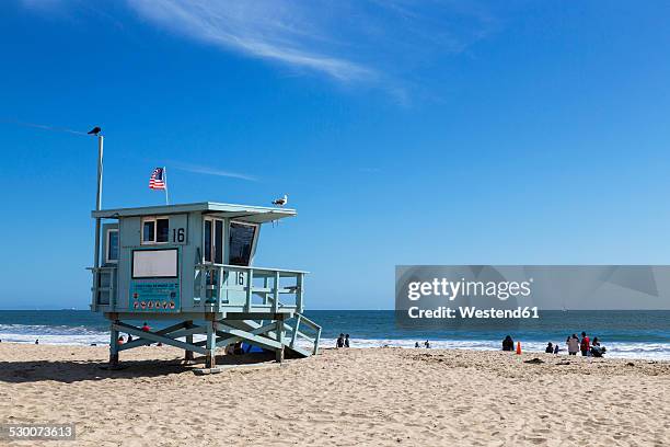 usa, california, santa monica, santa monica state beach, lifeguard's cabin - lifeguard tower fotografías e imágenes de stock