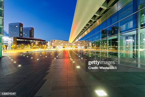 luxembourg, luxembourg city, modern buildings at the place de l'europe at night - luxembourg benelux photos et images de collection