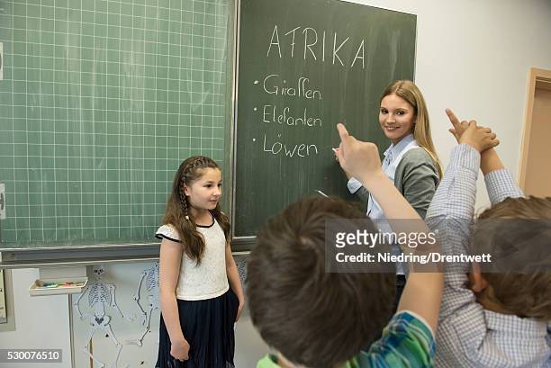 female teacher teaching students in classroom, munich, bavaria, germany - kurdish girl - fotografias e filmes do acervo