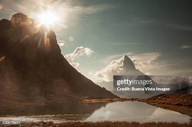 the matterhorn, view from riffelsee - cantão de valais imagens e fotografias de stock