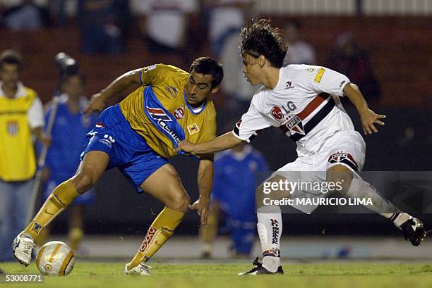Tigres' Walter Gaitan vies with Sao Paulo's Renan during their Libertadores Cup quarter final round soccer match, at Morumbi stadium, in Sao Paulo,...