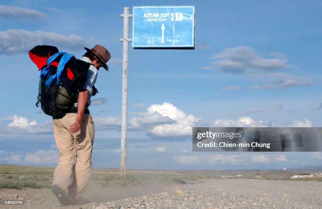 Reinhold Messner's Five Week Hike Though The Gobi Desert