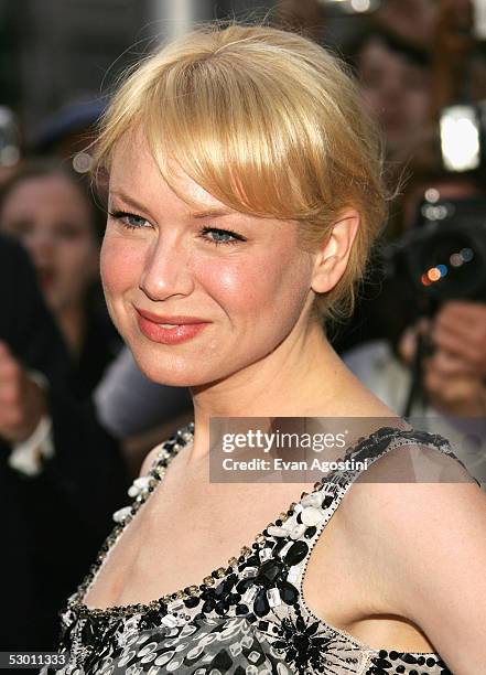 Actress Renee Zellweger attends Universal Pictures premiere of "Cinderella Man" at the Loews Lincoln Square Theater June 1, 2005 in New York City.