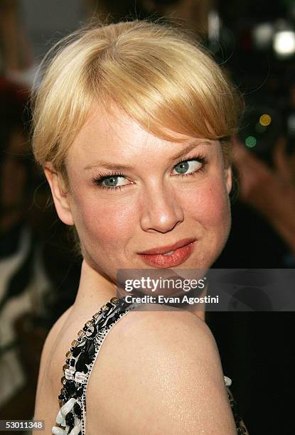 Actress Renee Zellweger attends Universal Pictures premiere of "Cinderella Man" at the Loews Lincoln Square Theater June 1, 2005 in New York City.