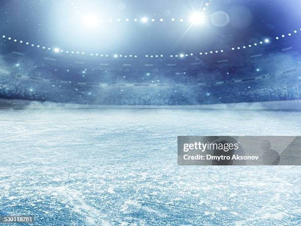 dramatische ice hockey arena - hockey stock-fotos und bilder