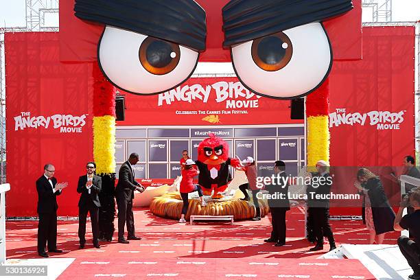 Producer John Cohen, singer Timur Rodriguez, actor Omar Sy, actors Josh Gad, actor Maccio Capatonda and TV presenter Raya Abirached attend "The Angry...