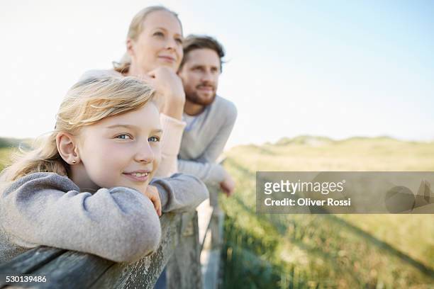 father, mother and daughter at the coast - couple dunes stock-fotos und bilder