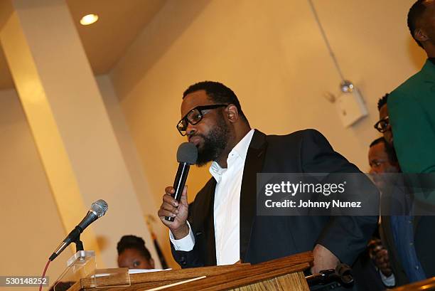 Hezekiah Walker performs at Kathy Jordan Sharpton's Birthday Celebration at Canaan Baptist Church of Christ on May 9, 2016 in New York City.