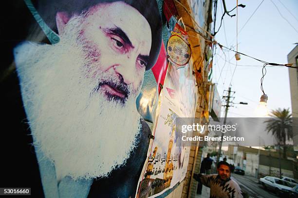 Ayatollah Sistani Photos and Premium High Res Pictures - Getty Images