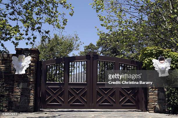 Supporters of singer Michael Jackson have placed two angels on the gate at the entrance to his Neverland Ranch June 3, 2005 in Los Olivos,...