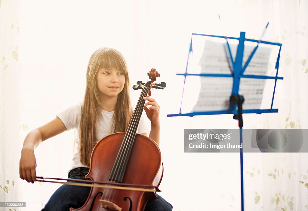 Beautiful little cellist