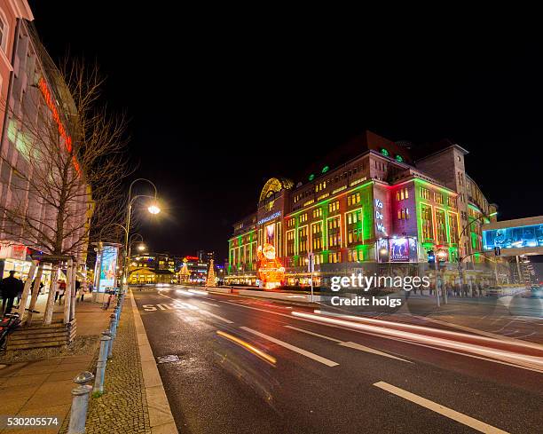 tauentzienstrasse in berlin, deutschland - berlin kadewe stock-fotos und bilder