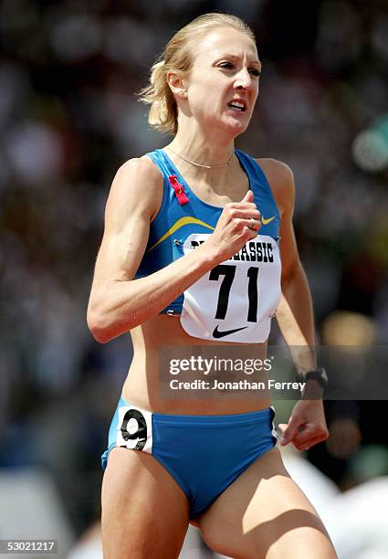 Paula Radcliffe runs the Women's 1500m during the 2005 Nike Prefontaine Classic Grand Prix on June 4, 2005 at Hayward Field in Eugene, Oregon...