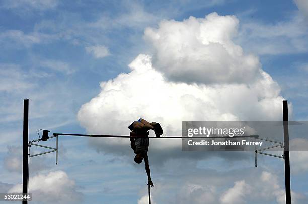 Feiliang Liu clears the bar during the men's Pole Vault during the 2005 Nike Prefontaine Classic Grand Prix on June 4, 2005 at Hayward Field in...