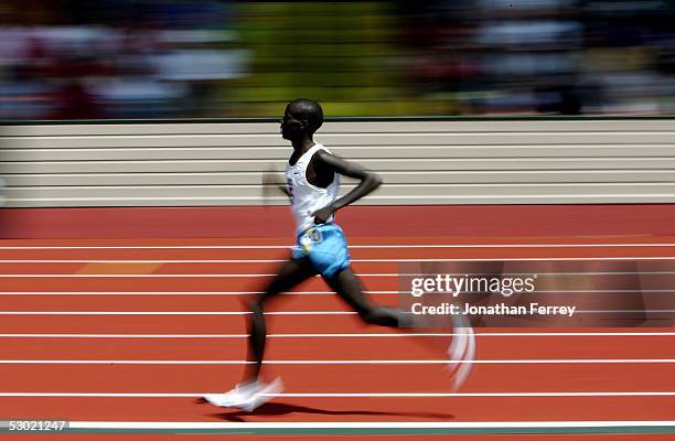 Luke Kipkosgei runs during the Men's 2 Mile race during the 2005 Nike Prefontaine Classic Grand Prix on June 4, 2005 at Hayward Field in Eugene,...