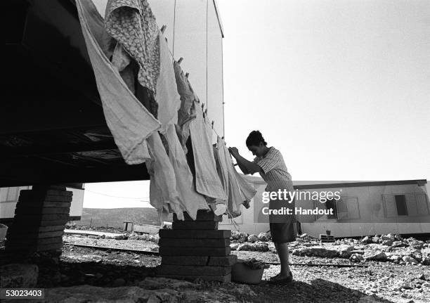 Jewish woman settler hangs up her laundry outside her mobile home October 30, 1979 at the settlement of Elon Moreh on the western side of the West...