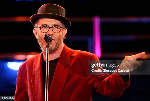 Francesco De Gregori performs on stage at the one day Festivalbar music festival at Piazza Castello on June 4, 2005 in Turin, Italy.