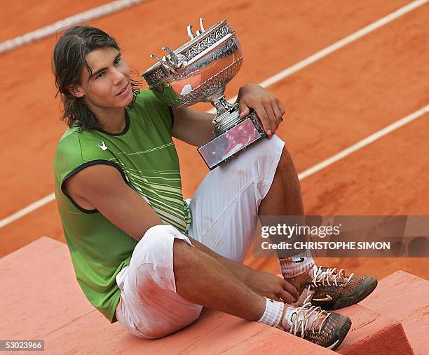 Spanish Rafael Nadal holds his trophy after his men's final match of the tennis French Open at Roland Garros against Argentinian Mariano Puerta, 05...