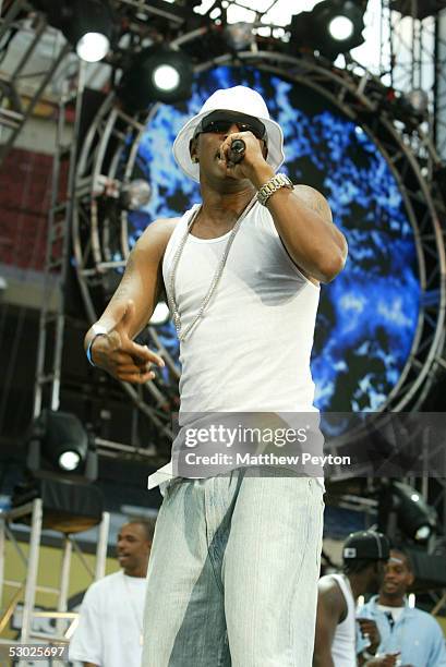 Rapper Cam'ron performs at the Hot 97 Summer Jam 2005 Concert June 5, 2005 at Giant Stadium in East Rutherford, New Jersey.