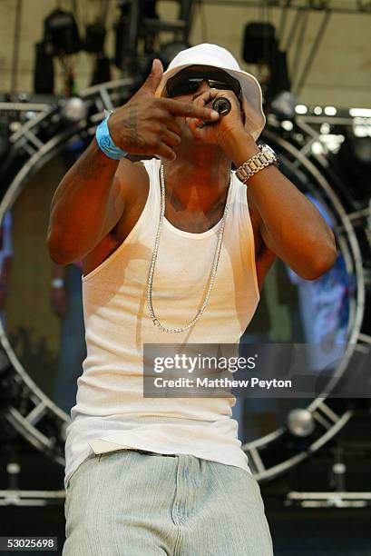 Rapper Cam'ron performs at the Hot 97 Summer Jam 2005 Concert June 5, 2005 at Giant Stadium in East Rutherford, New Jersey.