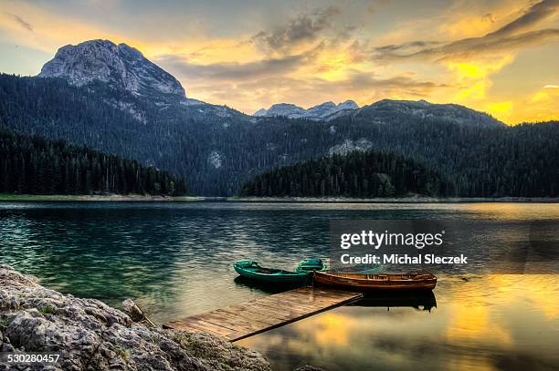 i am the path which contains every path - montenegro photos et images de collection