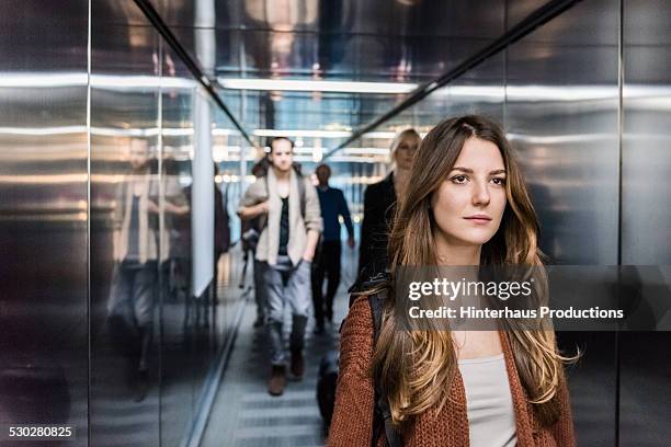 young traveller at airport gangway - passenger boarding bridge stock-fotos und bilder