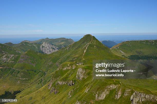 puy mary - cantal stockfoto's en -beelden