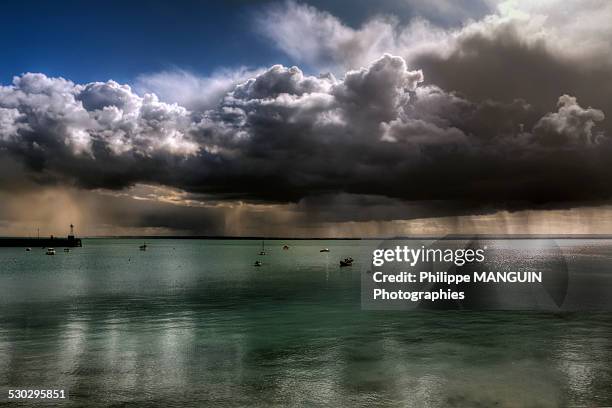 bay of cancale - cancale fotografías e imágenes de stock