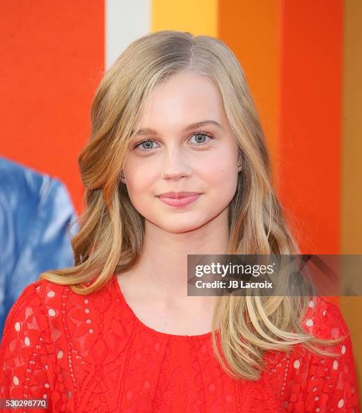 Angourie Rice Hit Actress Angourie Rice attends the premiere of Warner Bros. Pictures ...