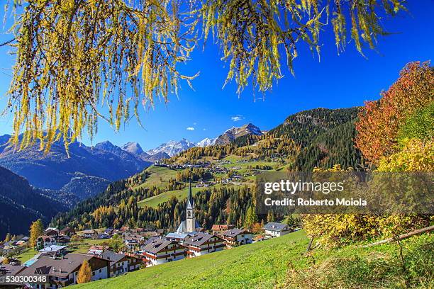 the villages of selva di cadore and colle santa lucia, in the dolomitic cadore region, surrounded by yellow larches in autumn, veneto, italy, europe - colle santa lucia stock pictures, royalty-free photos & images