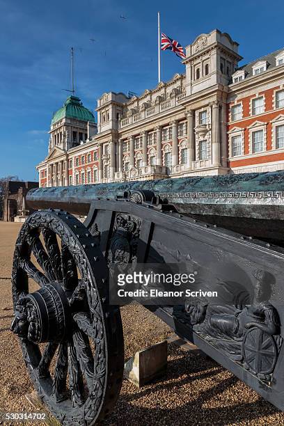 captured turkish cannon, union flag at half mast on old admiralty building, horse guards parade, whitehall, london, england, united kingdom, europe - half mast stock pictures, royalty-free photos & images