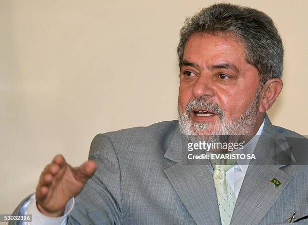 El presidente de Brasil Luiz Inacio Lula da Silva habla en una ceremonia realizada en el Palacio de Planalto de Brasilia, el 07 de junio de 2005. El...