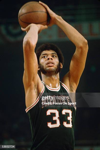 Milwaukee Bucks' Kareem Abdul Jabbar shoots at the foul line during a game. NOTE TO USER: User expressly acknowledges and agrees that, by downloading...
