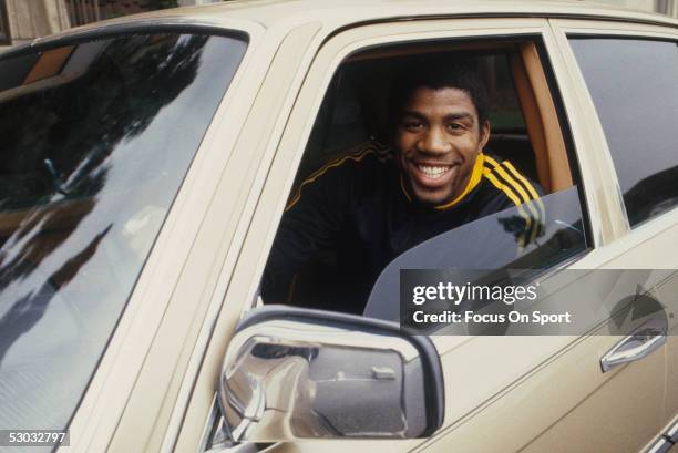 Magic Johnson Auto 4,676 Magic Johnson Lakers Photos & High Res Pictures - Getty Images