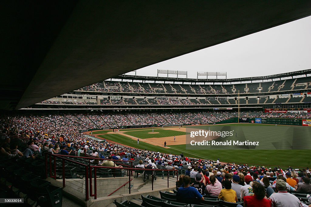 Cleveland Indians v Texas Rangers