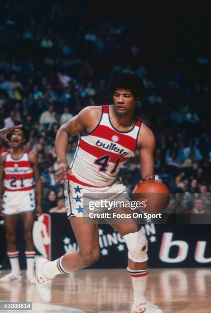 Washington Bullets' Wes Unseld dribbles downcourt during a game at Capital Centre circa 1976 in Washington, D.C.. NOTE TO USER: User expressly...