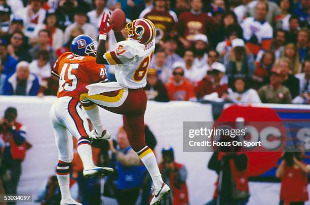 Washington Redskins' receiver Art Monk jumps and catches a pass during Super Bowl XXII against the Denver Broncos at Jack Murphy Stadium on January...