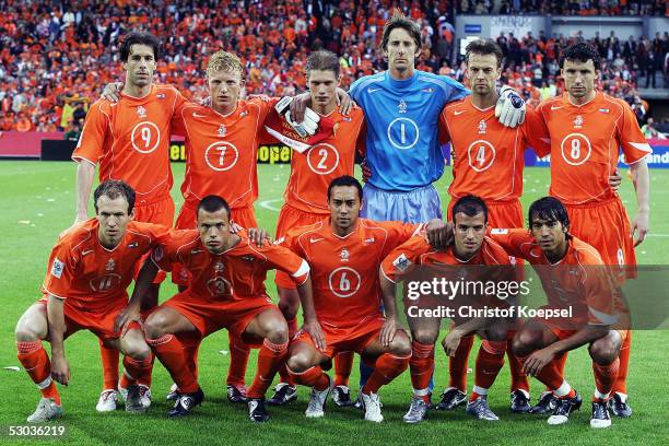 The Netherlands players Ruud van Nistelrooy, Dirk Kuyt, Theo Lucius, Edwin van der Sar, Barry Opdam, Mark van Bommel, Arjen Robben, Johnny Heitinga,...