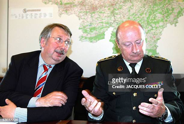 Belgian General Charles-Henri Delcour gives a joint news conference with Defence Minister Andre Flahaut , 08 June 2005, in Brussels. General Delcour...