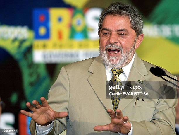 El presidente de Brasil Luiz Inacio Lula da Silva promulga un discurso durante la ceremonia de inauguracion del Consejo Nacional de Justicia en el...
