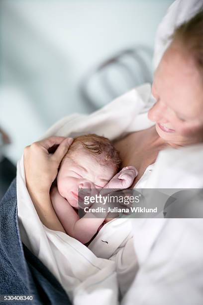 newborn baby sleeping with mother, danderyd, stockholm, sweden - danderyd hospital stock pictures, royalty-free photos & images