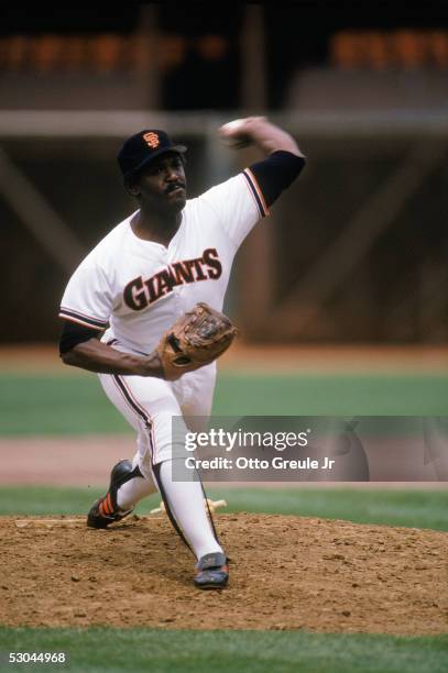 Vida Blue of the San Francisco Giants pitches during a game against the St. Louis Cardinals at Candlestick Park on May 11, 1985 in San Francisco,...