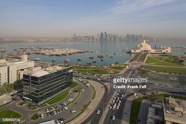 museum of islamic art and west bay central financial district from east bay district, doha, qatar, middle east - museum of islamic art stock pictures, royalty-free photos & images