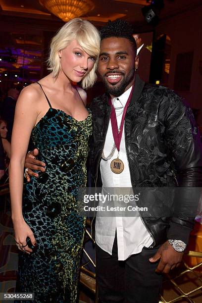 Honorees Taylor Swift and Jason Derulo attend The 64th Annual BMI Pop Awards, honoring Taylor Swift and songwriting duo Mann & Weil, at the Beverly...