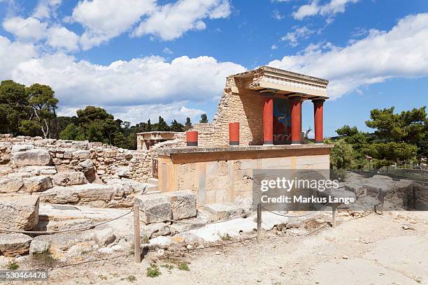 minoan palace, palace of knossos, north entrance, iraklion (heraklion) (iraklio), crete, greek islands, greece, europe - herakleion stock pictures, royalty-free photos & images