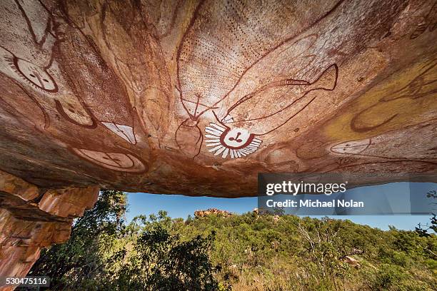 aboriginal wandjina cave artwork in sandstone caves at raft point, kimberley, western australia, australia, pacific - rock art stock pictures, royalty-free photos & images