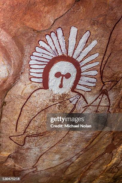 aboriginal wandjina cave artwork in sandstone caves at raft point, kimberley, western australia, australia, pacific - wandjina stock pictures, royalty-free photos & images